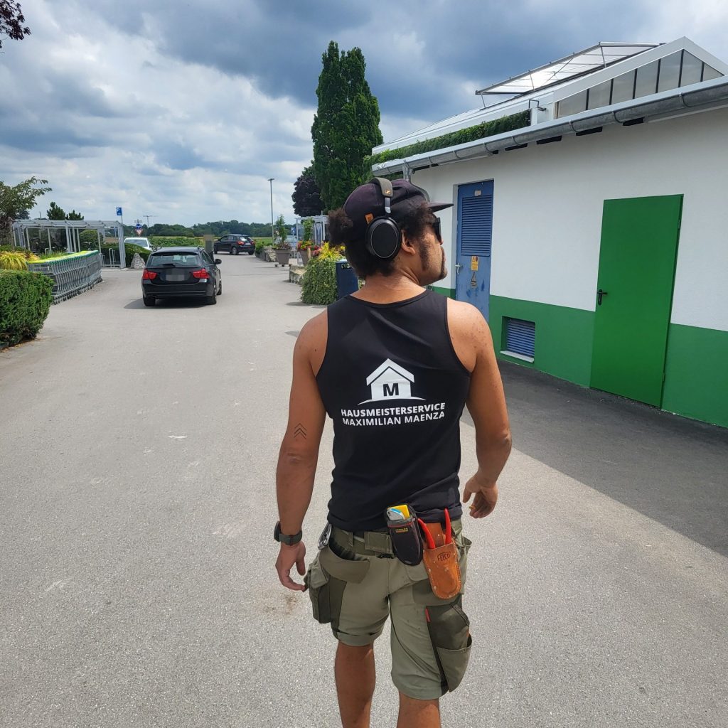 Professionelle Objektbetreuung und Haustechnik-Kontrolle einer Wohnanlage im Münchner Westen durch den Hausmeisterservice Maenza.